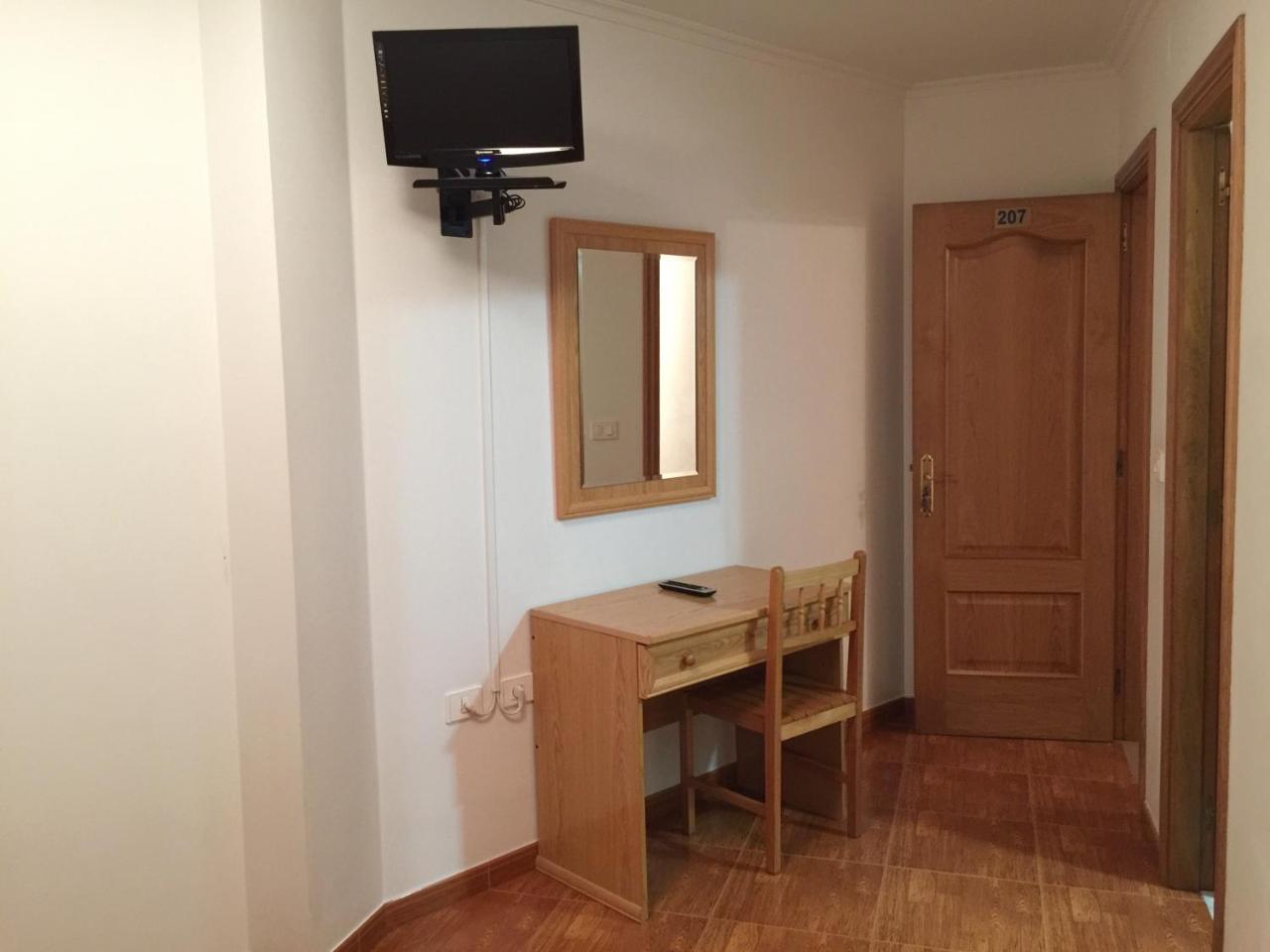 Hostal-Restaurante Casa Giz Cuina Dış mekan fotoğraf