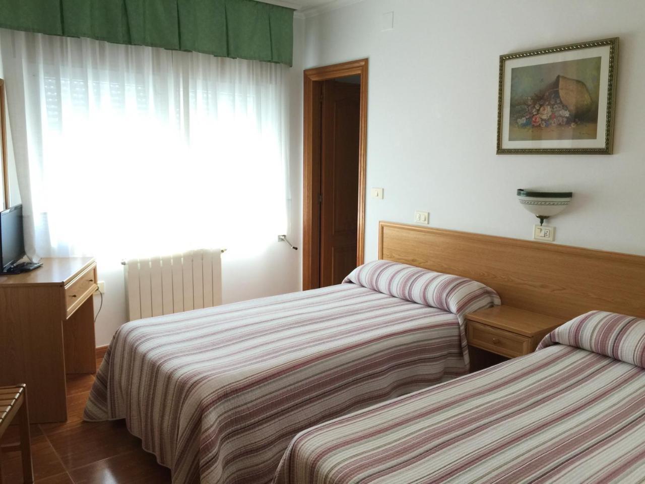 Hostal-Restaurante Casa Giz Cuina Dış mekan fotoğraf