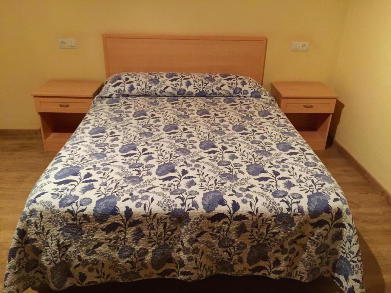 Hostal-Restaurante Casa Giz Cuina Dış mekan fotoğraf