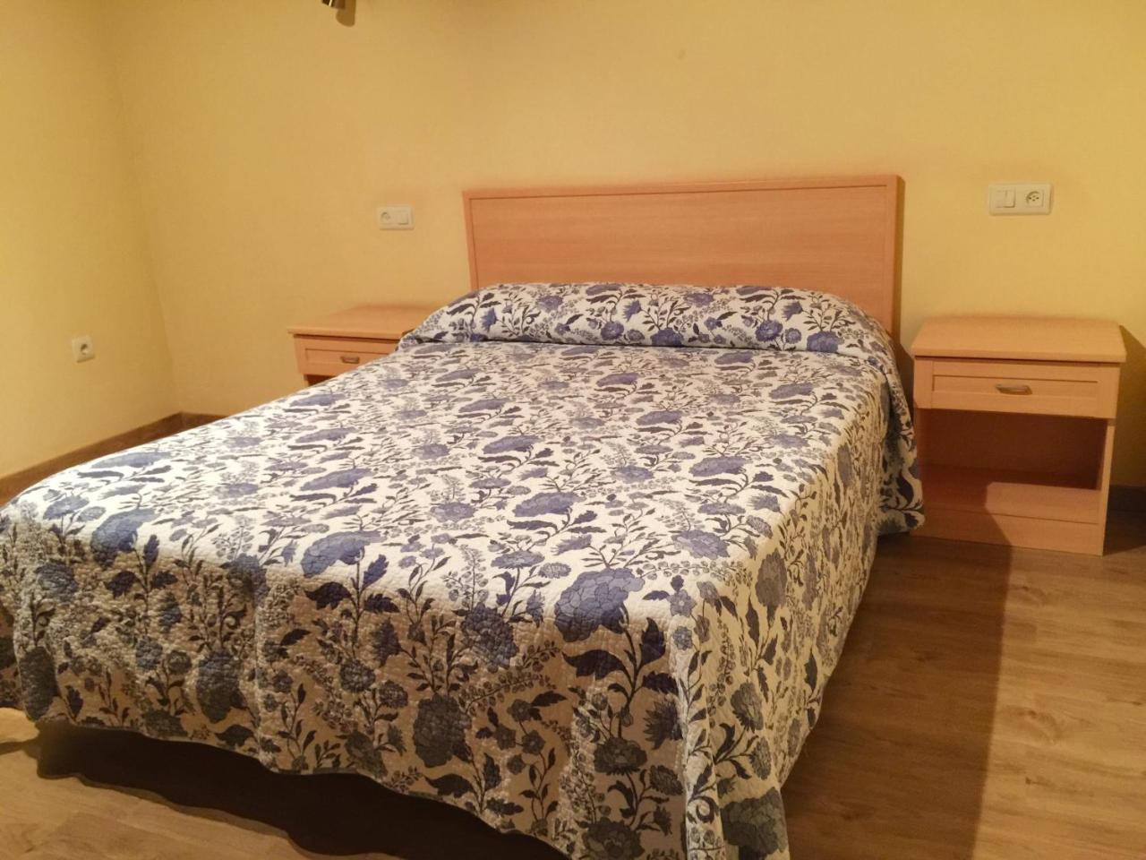 Hostal-Restaurante Casa Giz Cuina Dış mekan fotoğraf